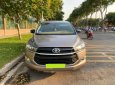 Toyota Innova 2017 - Gia đình mình cần bán Toyota Innova đời 2017, số sàn, màu xám