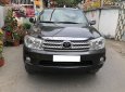 Toyota Fortuner 2011 - Nhà cần bán Toyota Fortuner 2011, tự động, máy xăng, hai cầu, màu xám chì