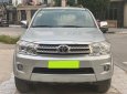 Toyota Fortuner 2012 - Gia đình bán Toyota Fortuner 2012, số tự động, máy xăng, màu bạc