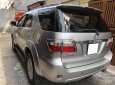 Toyota Fortuner 2010 - Tôi cần bán Toyota Fortuner 2010, số tự động, máy xăng, màu bạc