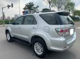 Toyota Fortuner 2018 - Gia đình bán Toyota Fortuner 2015, số tự động, máy xăng, màu bạc