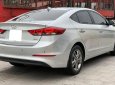 Hyundai Elantra 2018 - Gia đình bán Hyundai Elantra full 1.6, sx 2018 tự động, màu bạc