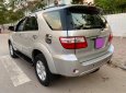 Toyota Fortuner 2012 - Nhà cần bán Toyota Fortuner 2012, số tự động, máy xăng, hai cầu, màu bạc