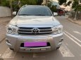 Toyota Fortuner 2012 - Nhà cần bán Toyota Fortuner 2012, số tự động, máy xăng, hai cầu, màu bạc