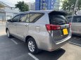 Toyota Innova E 2019 - Cần bán gấp Toyota Innova E đời 2019, màu bạc