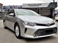 Toyota Camry E 2015 - Cần bán xe Toyota Camry 2.0E 2015 màu bạc, xe đẹp đi kĩ, chính hãng Toyota Sure