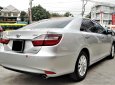 Toyota Camry E 2015 - Cần bán xe Toyota Camry 2.0E 2015 màu bạc, xe đẹp đi kĩ, chính hãng Toyota Sure