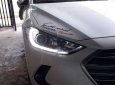 Hyundai Elantra 2019 - Cần bán gấp Hyundai Elantra đời 2019, màu trắng