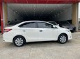 Toyota Vios    2017 - Cần bán lại xe Toyota Vios sản xuất năm 2017, màu trắng số sàn, giá 355tr