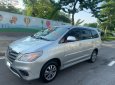 Toyota Innova   2.0E  2015 - Bán ô tô Toyota Innova 2.0E đời 2015, màu bạc xe gia đình, giá chỉ 399 triệu