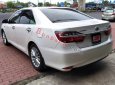 Toyota Camry   2.0E 2019 - Cần bán gấp Toyota Camry 2.0E sản xuất 2019, màu trắng 