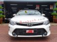 Toyota Camry   2.0E 2019 - Cần bán gấp Toyota Camry 2.0E sản xuất 2019, màu trắng 