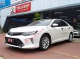 Toyota Camry   2.0E 2019 - Cần bán gấp Toyota Camry 2.0E sản xuất 2019, màu trắng 