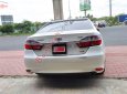 Toyota Camry   2.0E 2019 - Cần bán gấp Toyota Camry 2.0E sản xuất 2019, màu trắng 