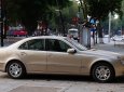 Mercedes-Benz E240 2006 - Cần bán xe Mercedes đời 2006, màu nâu còn mới, giá tốt