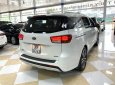 Kia Sedona 2018 - Bán ô tô Kia Sedona năm sản xuất 2018, màu trắng, giá chỉ 900 triệu