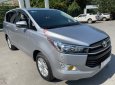 Toyota Innova   2.0E   2019 - Bán xe Toyota Innova 2.0E năm 2019, màu bạc xe gia đình  