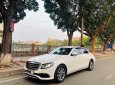 Mercedes-Benz 2018 - Cần bán xe Mercedes E200 sản xuất năm 2018, màu trắng như mới