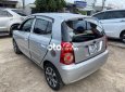 Kia Morning MT 2009 - Cần bán Kia Morning MT năm sản xuất 2009, màu bạc xe gia đình, giá 130tr