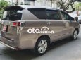 Toyota Innova   V AT 2017 - Cần bán lại xe Toyota Innova V AT năm 2017, màu xám, 690tr