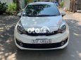 Kia Rio MT 2017 - Cần bán lại xe Kia Rio MT năm sản xuất 2017, màu trắng xe gia đình