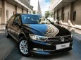 Volkswagen Passat 2019 - Bán rẻ 2 chiếc Volkswagen Passat (1 lướt, 1 chưa lăn bánh)