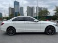 Mercedes-Benz C200 2020 - Cần bán lại xe Mercedes C200 Exclusive sản xuất 2020, màu trắng