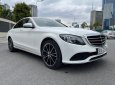 Mercedes-Benz C200 2020 - Cần bán lại xe Mercedes C200 Exclusive sản xuất 2020, màu trắng