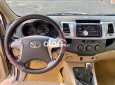 Toyota Hilux 2015 - Bán Toyota Hilux 2.5E 4x2MT sản xuất 2015, màu bạc, nhập khẩu nguyên chiếc số sàn, giá tốt