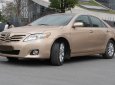 Toyota Camry 2009 - Bán xe Toyota Camry LE 2.5 năm sản xuất 2009, màu vàng, xe nhập