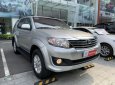 Toyota Fortuner 2012 - Bán Toyota Fortuner  2.7V 4x2AT năm sản xuất 2012, màu bạc số tự động, giá chỉ 550 triệu