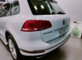 Volkswagen Touareg 2016 - Cần bán lại xe Volkswagen Touareg GP 3.6AT sản xuất năm 2016, màu trắng, nhập khẩu nguyên chiếc