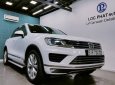 Volkswagen Touareg 2016 - Cần bán lại xe Volkswagen Touareg GP 3.6AT sản xuất năm 2016, màu trắng, nhập khẩu nguyên chiếc