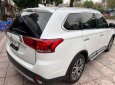 Mitsubishi Outlander 2018 - Cần bán xe Mitsubishi Outlander 2.0 CVT Premium sản xuất 2018, màu trắng 