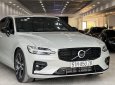 Volvo S60 2021 - Cần bán Volvo S60 T5 sản xuất năm 2021, màu trắng, xe đẹp siêu lướt