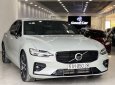 Volvo S60 2021 - Cần bán Volvo S60 T5 sản xuất năm 2021, màu trắng, xe đẹp siêu lướt