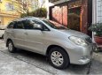 Toyota Innova 2011 - Cần bán gấp Toyota Innova 2.0V năm 2011, màu bạc 