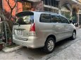 Toyota Innova 2011 - Cần bán gấp Toyota Innova 2.0V năm 2011, màu bạc 