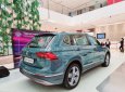 Volkswagen Tiguan 2022 - Volkswagen Tiguan Luxury 2022 Màu xanh Petro nội thất be, sang trọng, tinh tế -Tặng phí trước bạ 50%