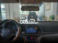 Hyundai Elantra 2017 - Màu trắng, số sàn