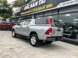 Toyota Hilux 2017 - Bán xe màu bạc