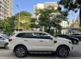 Ford Everest 2020 - Xe màu trắng