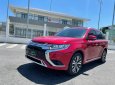 Mitsubishi Outlander 2022 - Xe màu đỏ