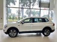 Volkswagen Tiguan 2023 - màu trắng khuyến mãi 100% trước bạ + 5 năm bảo dưỡng cho khách liên hệ Ms Minh Thư