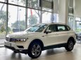 Volkswagen Tiguan 2023 - màu trắng khuyến mãi 100% trước bạ + 5 năm bảo dưỡng cho khách liên hệ Ms Minh Thư