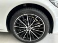 Mercedes-Benz C200 2020 - xe màu trắng