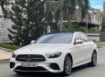 Mercedes-Benz E300 2022 - Màu trắng, nội thất nâu