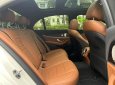 Mercedes-Benz E300 2022 - Màu trắng, nội thất nâu