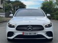 Mercedes-Benz E300 2022 - Màu trắng, nội thất nâu
