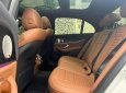 Mercedes-Benz E300 2022 - Màu trắng, nội thất nâu